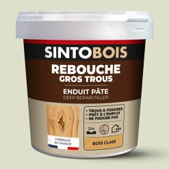 Reboucher gros trous et fissures dans le bois clair