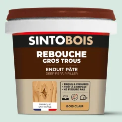 Reboucher gros trous et fissures dans le bois clair